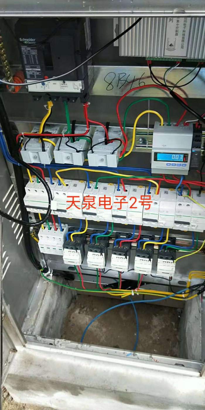 燦陽(yáng)公司為蘇北某工業(yè)區(qū)100多棟樓宇亮化安裝集中控制器。(圖4)