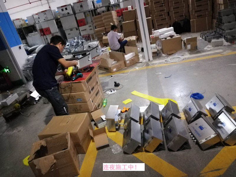 貴州某高校為本校區(qū)內(nèi)600多盞路燈更換LED燈頭及加裝太陽能LORA調(diào)光控制模塊，達(dá)到了節(jié)能和智能控制的目的。(圖4)